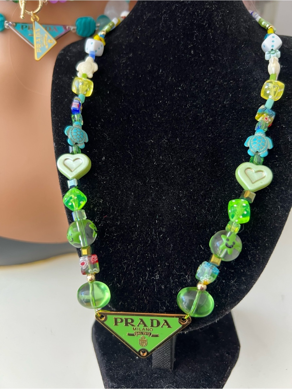 Unnrsnded Green Beaded Logo Triangle Pendant Necklace Fashion